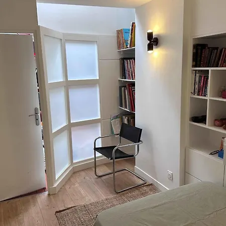 Atypical Loft In The Heart Of The Marais *