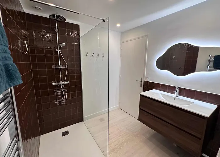 Atypical Loft In The Heart Of The Marais *