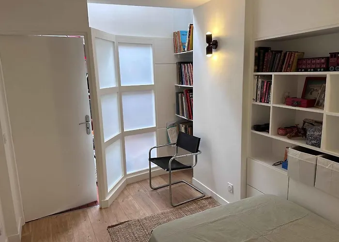 Atypical Loft In The Heart Of The Marais *